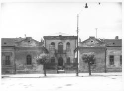 A Villa utcafrontja (1951)